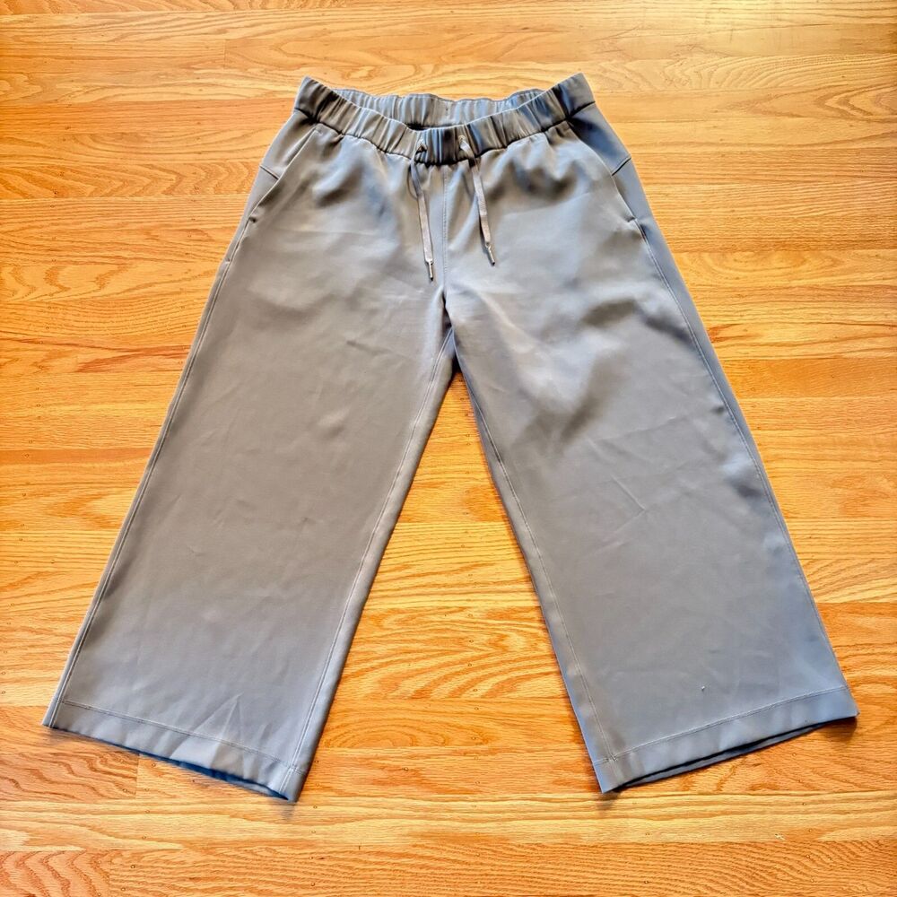LULULEMON Green Gray Sage On the Fly Crop Pant Womens Size 10